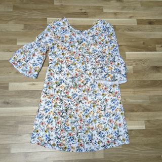 ザラ(ZARA)のZARA　ザラ　ワンピース　チュニック　花　総柄　フレアスリーブ(ミニワンピース)