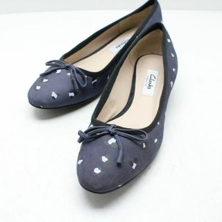 クラークス(Clarks)の美品 Clarks クラークス 本革ローヒール柄パンプス 22.5 C32(ハイヒール/パンプス)