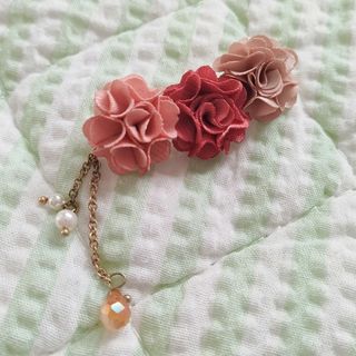 美品★お花のイヤーカフ 左耳用(イヤーカフ)