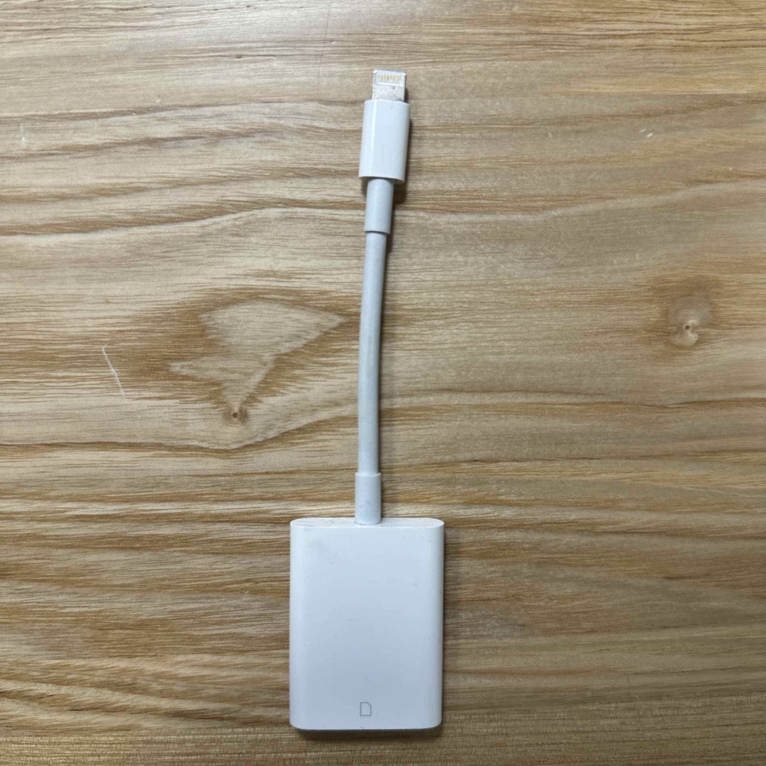 Apple(アップル)のAPPLE Lightning  SDカードカメラリーダー MJYT2AM/A スマホ/家電/カメラのスマホアクセサリー(その他)の商品写真