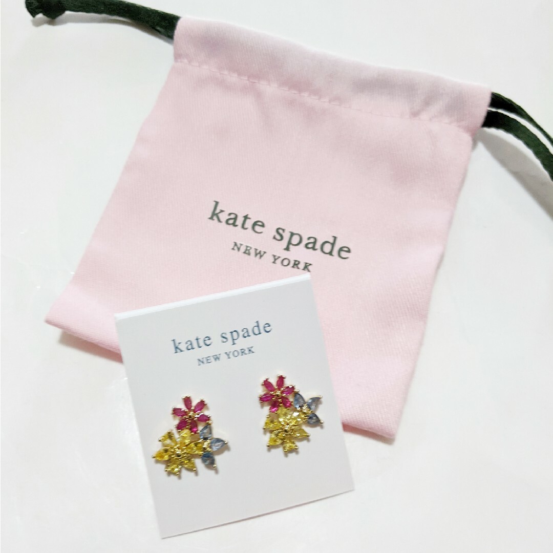 kate spade new york(ケイトスペードニューヨーク)の【新品】ケイトスペード ピアス ファーストブルーム フラワー ゴールド レディースのアクセサリー(ピアス)の商品写真