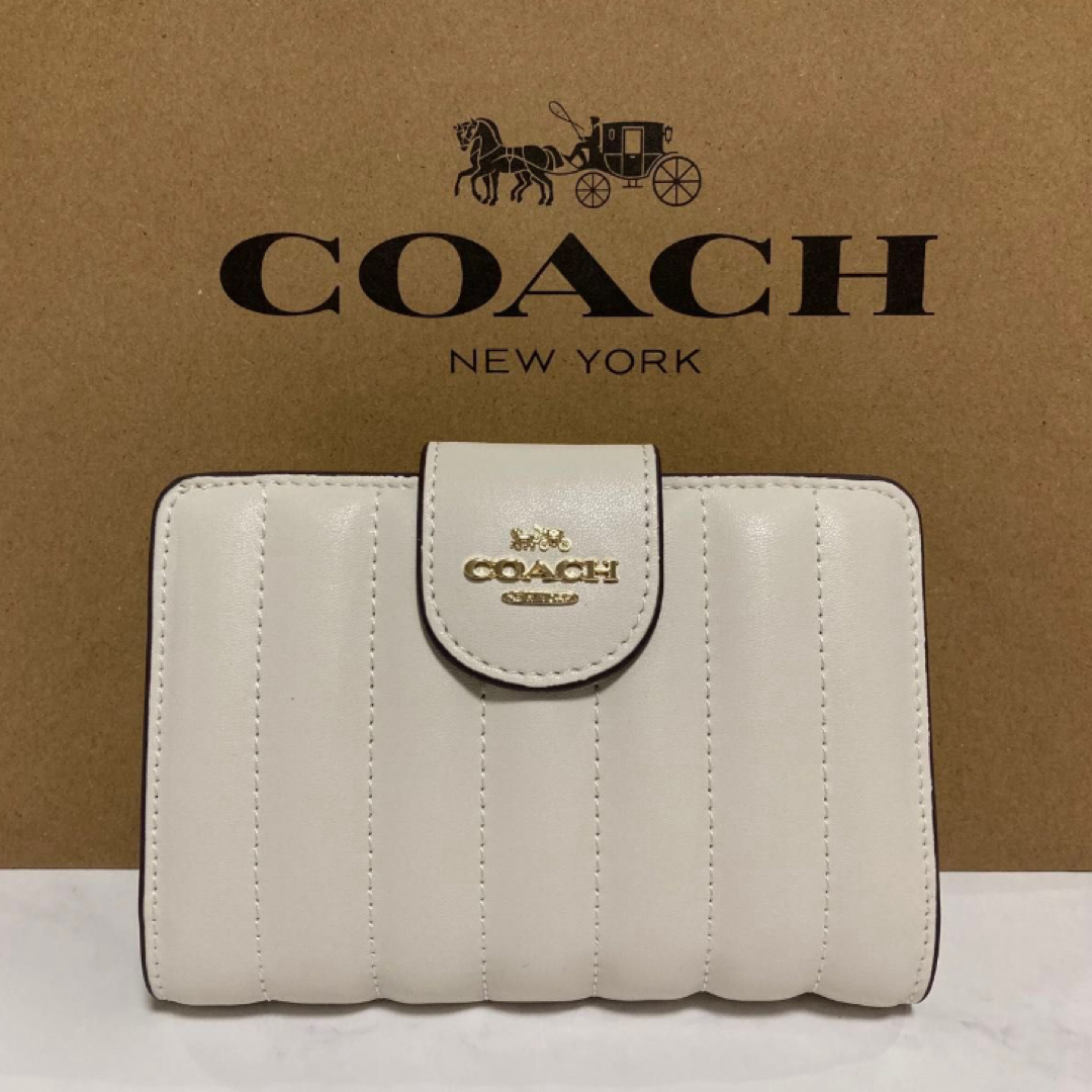 小銭入れ新品　COACH 二つ折り財布　キルティング  ホワイト 小銭入れ有