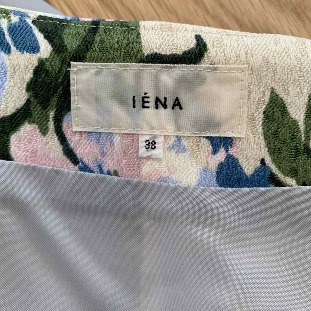 IENA(イエナ)のIENA スカート　花柄 レディースのスカート(ひざ丈スカート)の商品写真