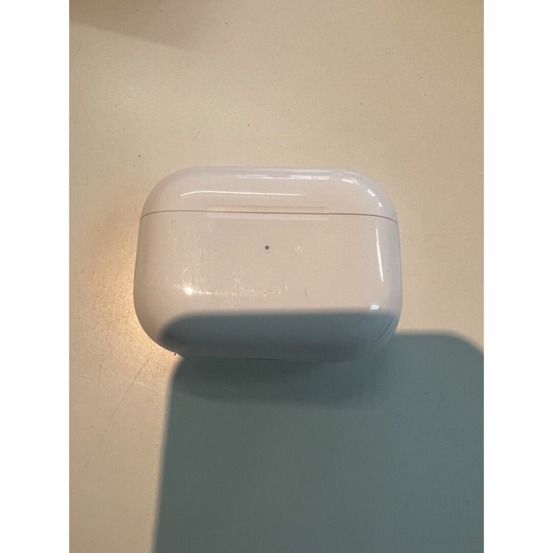 Apple(アップル)のairpods pro 第二世代 ケースのみ スマホ/家電/カメラのオーディオ機器(ヘッドフォン/イヤフォン)の商品写真