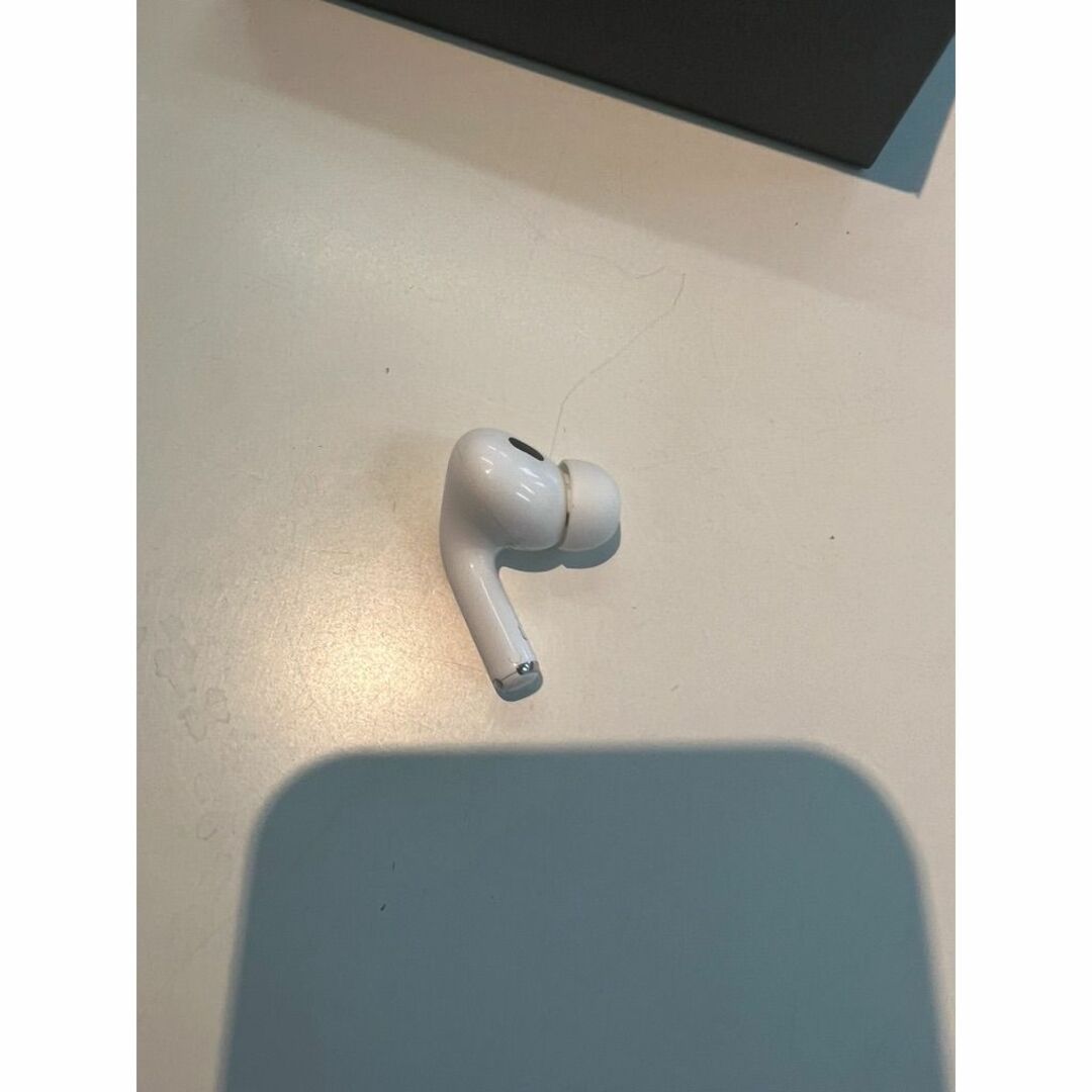 Apple(アップル)の美品 airpods pro 第2世代 左のみ スマホ/家電/カメラのオーディオ機器(ヘッドフォン/イヤフォン)の商品写真