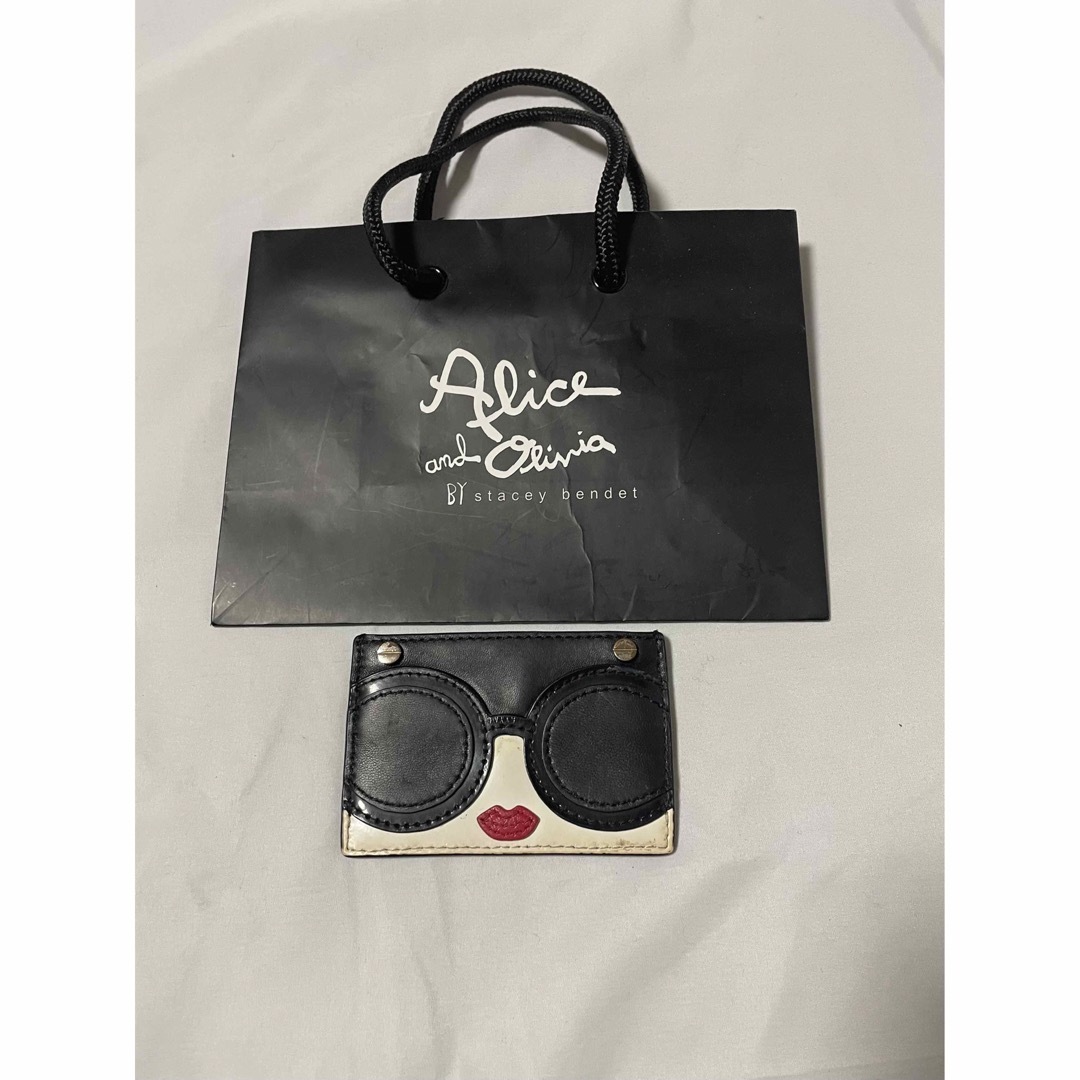 Alice+Olivia(アリスアンドオリビア)のalice + olivia カードケース 定期入れ 紙袋付き レディースのファッション小物(名刺入れ/定期入れ)の商品写真