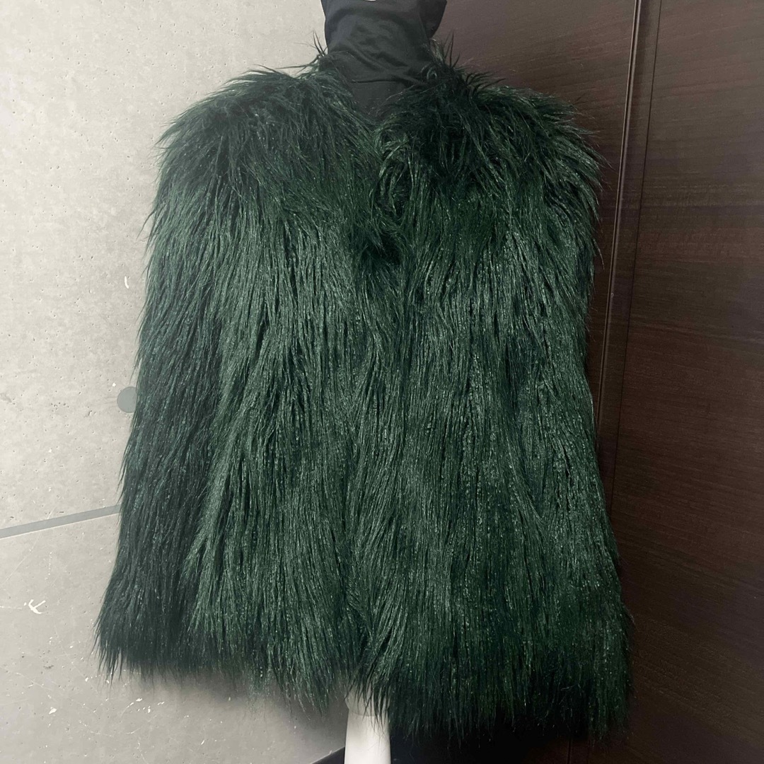 ZARA(ザラ)のZARA ファー　コート　緑 レディースのジャケット/アウター(毛皮/ファーコート)の商品写真