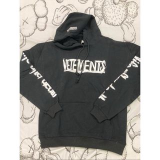 オーバーシルエット【即完売モデル】VETEMENTS ヴェトモン センター刺繍ロゴ 希少 パーカー