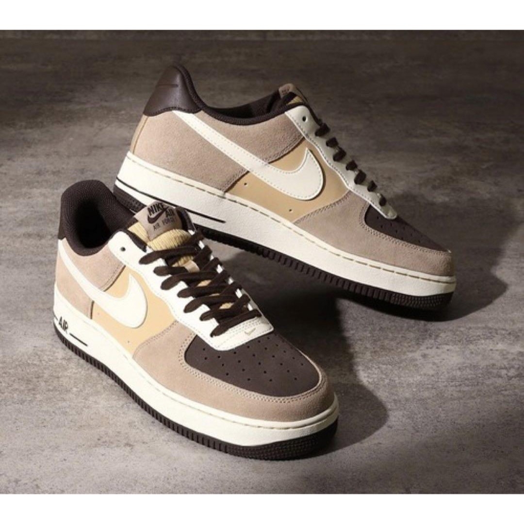 NIKE(ナイキ)の【新品】NIKE AIR FORCE 1 '07 LV8 EMB メンズの靴/シューズ(スニーカー)の商品写真