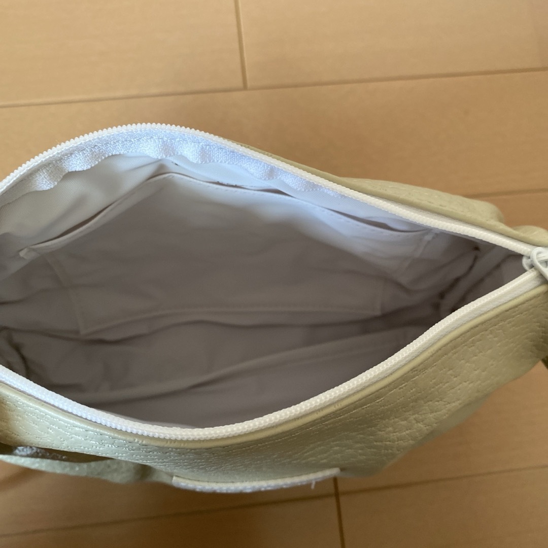 MENARD(メナード)の激レア　非売品　ショルダーポーチ　MENARD クリーム レディースのバッグ(ショルダーバッグ)の商品写真