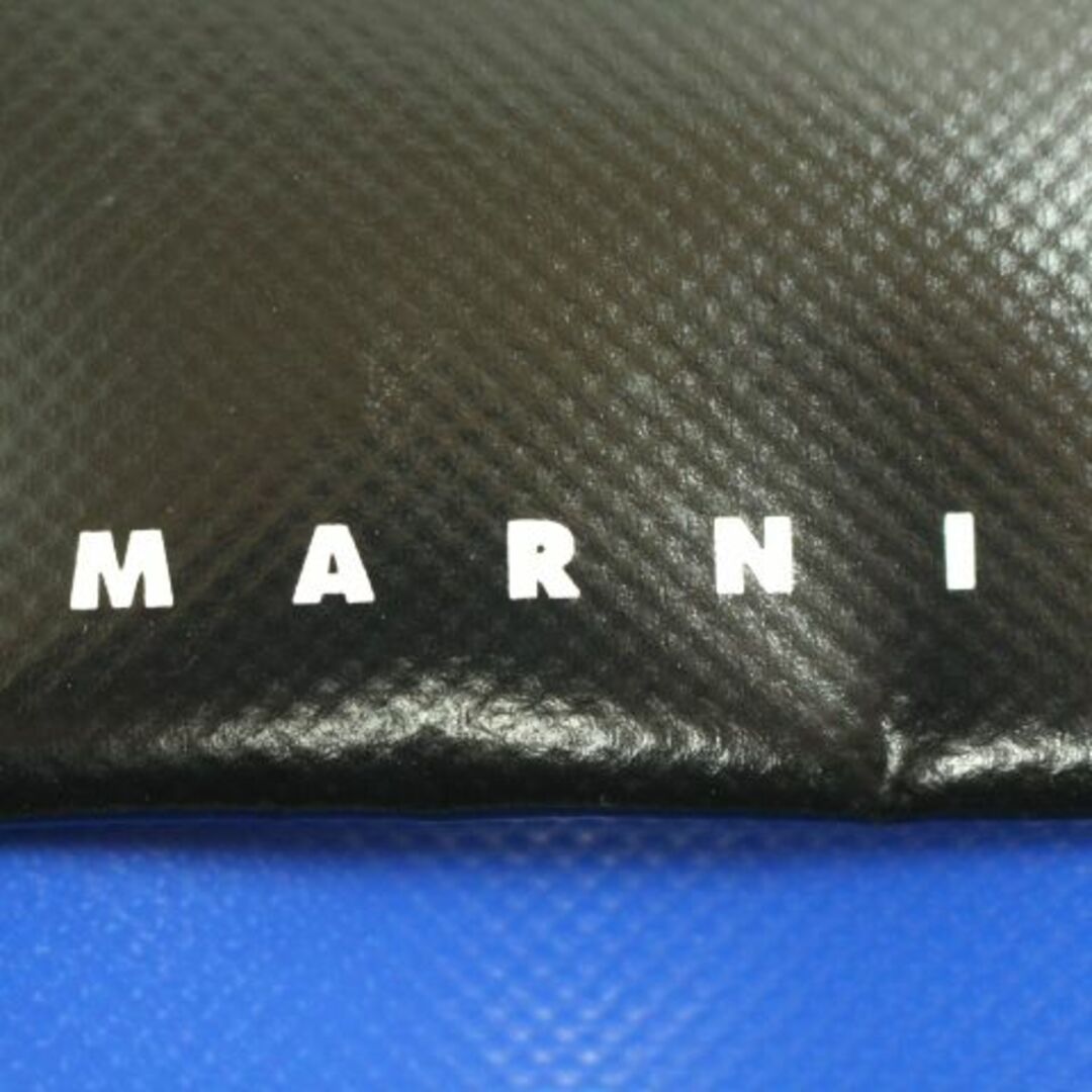 Marni(マルニ)のMARNI　TRIBECA　バイカラースマートフォンポーチ　ブラック/ブルー スマホ/家電/カメラのスマホアクセサリー(その他)の商品写真