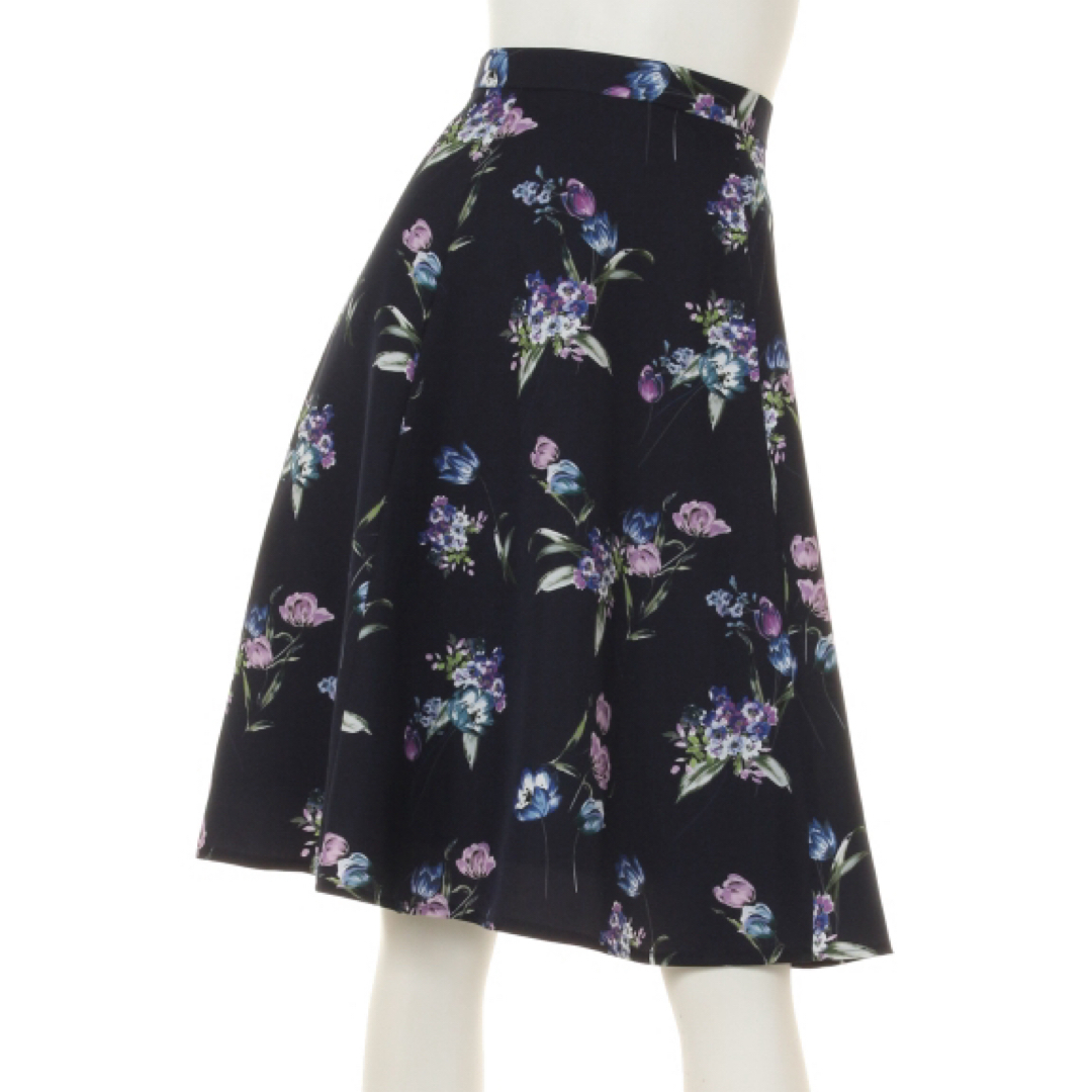 JUSGLITTY(ジャスグリッティー)のJUSGLITTY✨ブーケフラワープリントスカート レディースのスカート(ひざ丈スカート)の商品写真