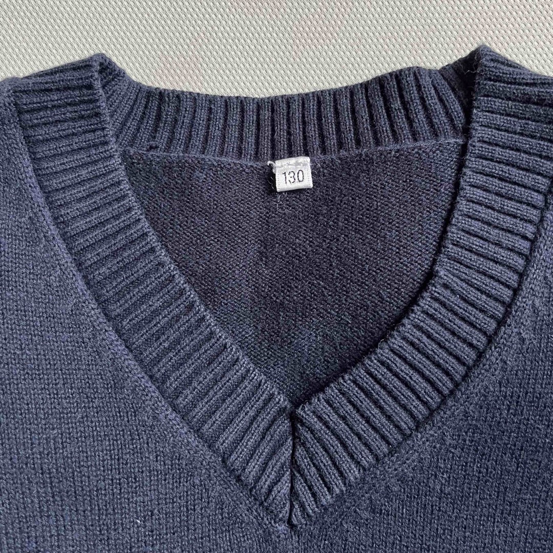 スクールセーター　130サイズ　紺色　ネイビー キッズ/ベビー/マタニティのキッズ服男の子用(90cm~)(ニット)の商品写真