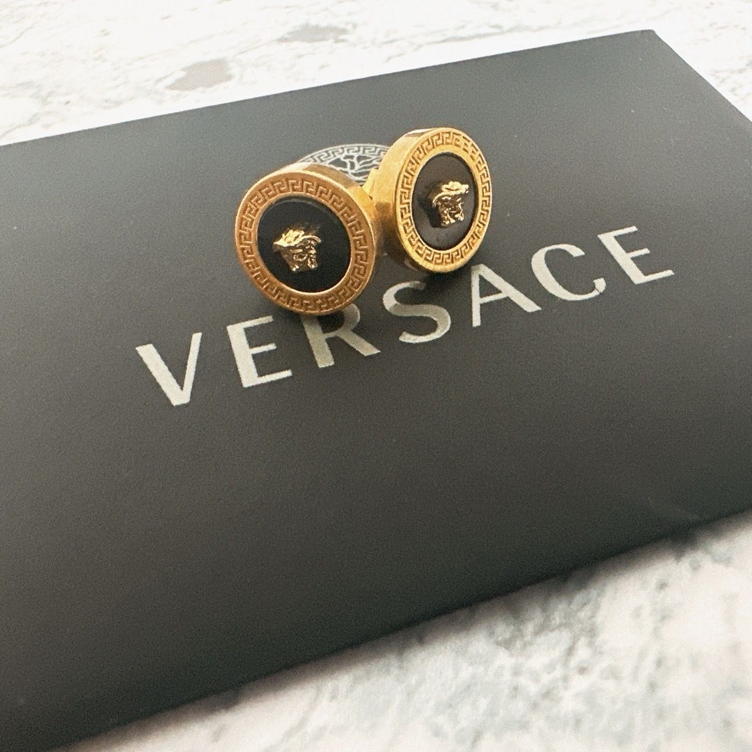 VERSACE(ヴェルサーチ)のメンズ Versace ヴェルサーチ Medusa ピアス ゴールド 両耳 メンズのアクセサリー(ピアス(両耳用))の商品写真