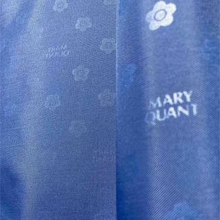 マリークワント(MARY QUANT)の★新品★マリークワント「MARYQUANT」布地★濃いめ青色★デイジー柄とロゴ①(生地/糸)