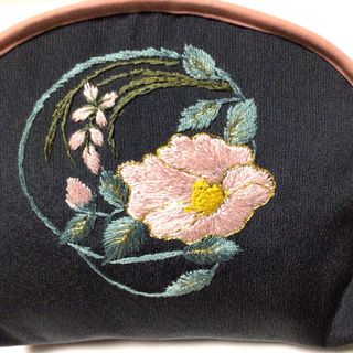 ファスナーポーチ　日本刺繍　ピンク　金糸　化粧ポーチ(ポーチ)