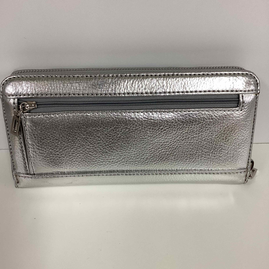 GUESS(ゲス)のGUESS  長財布　シルバー　1981 レディースのファッション小物(財布)の商品写真