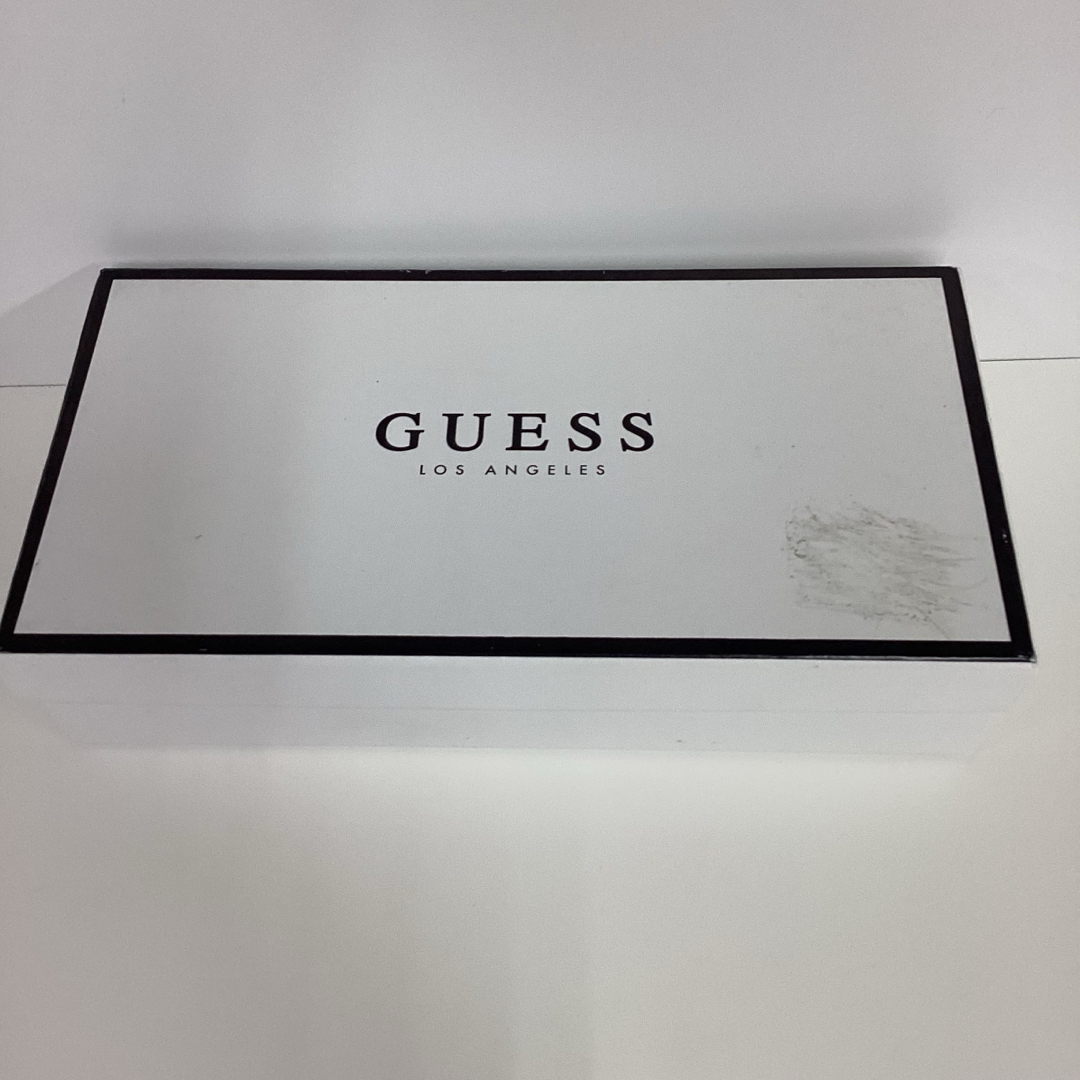 GUESS(ゲス)のGUESS  長財布　シルバー　1981 レディースのファッション小物(財布)の商品写真