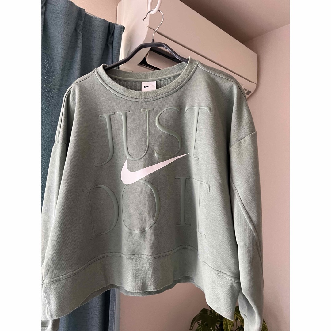 NIKE(ナイキ)のNIKE ナイキ　レディーストレーナー レディースのトップス(トレーナー/スウェット)の商品写真