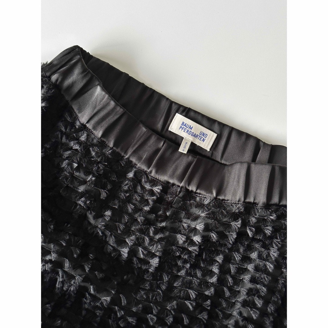 BAUM UND PFERDGARTEN(バウムウンドヘルガーデン)の【美品】BAUM UND PFERDGARTEN　Tiny Bows スカート レディースのスカート(ロングスカート)の商品写真