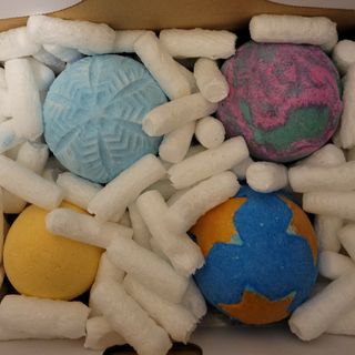 ラッシュ(LUSH)の【LUSHバスボム4点セット】(入浴剤/バスソルト)