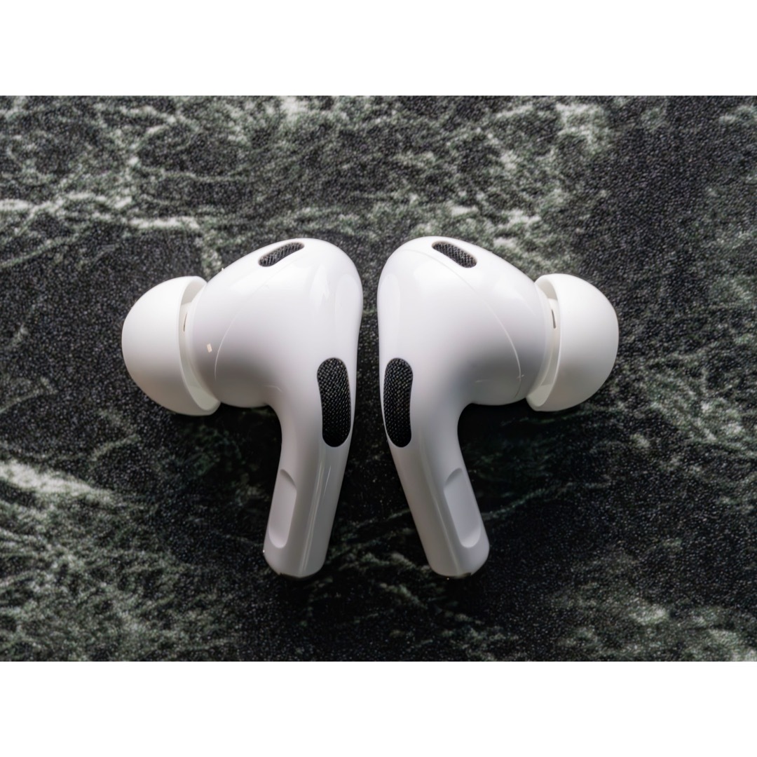 Apple(アップル)のAirPods Pro2 第2世代 MQD83J/A Lightningモデル スマホ/家電/カメラのオーディオ機器(ヘッドフォン/イヤフォン)の商品写真