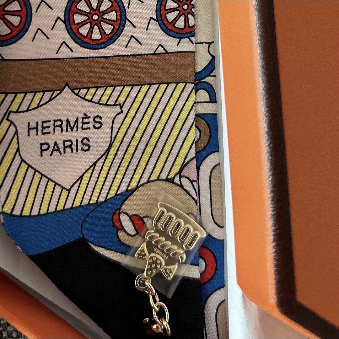 Hermes(エルメス)の新品2023AW　エルメス　限定品！ツイリーチャームパティスリーフランセーズ　黒 レディースのファッション小物(その他)の商品写真