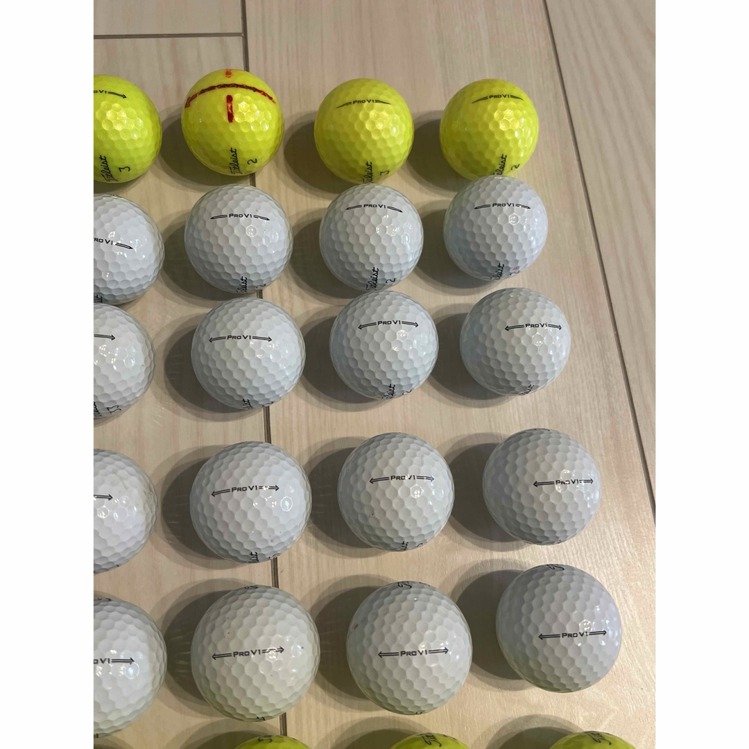 タイトリストPRO V1／V1X／AVX  ロストボール　100個 チケットのスポーツ(ゴルフ)の商品写真