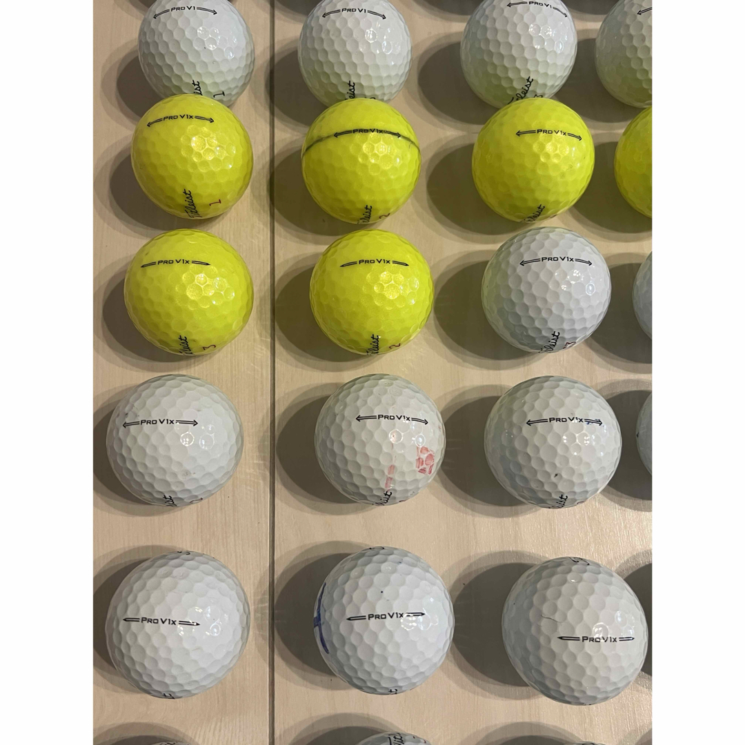 タイトリストPRO V1／V1X／AVX  ロストボール　100個 チケットのスポーツ(ゴルフ)の商品写真