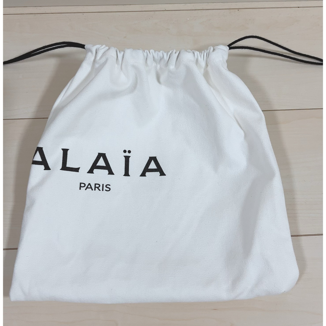 ALAIA ハートバッグ レディースのバッグ(ショルダーバッグ)の商品写真