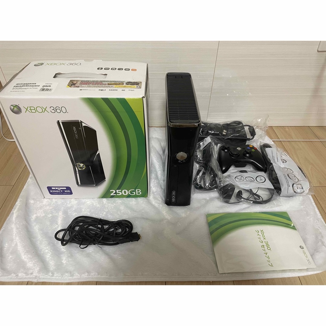 Xbox360(エックスボックス360)のxbox360 S本体（250GB） エンタメ/ホビーのゲームソフト/ゲーム機本体(家庭用ゲーム機本体)の商品写真