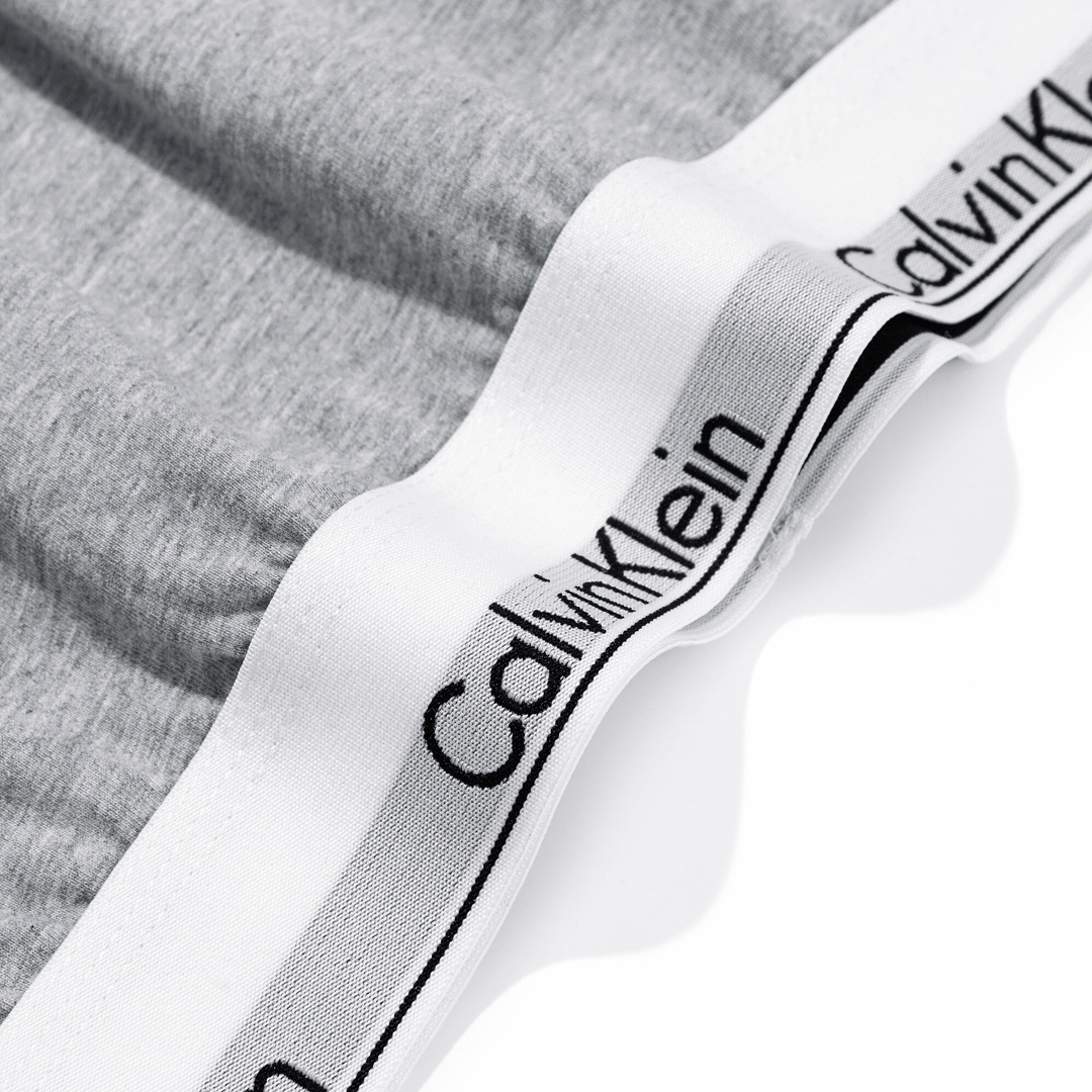 ck Calvin Klein(シーケーカルバンクライン)のMODERN COTTON LINE EXT 半袖Tシャツブラレット　グレー　L メンズのトップス(Tシャツ/カットソー(半袖/袖なし))の商品写真