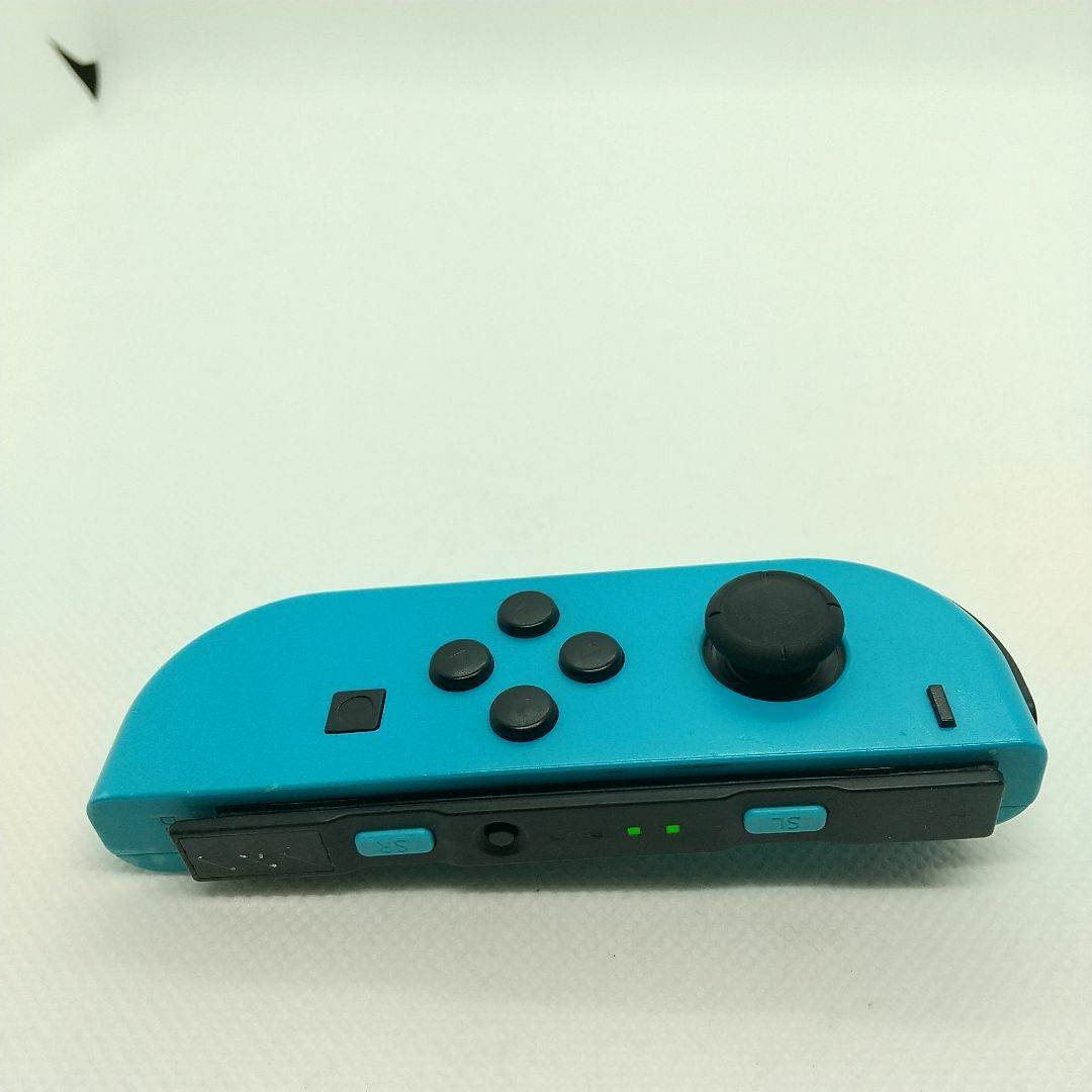 Nintendo Switch(ニンテンドースイッチ)の【定番】⑧Switch ジョイコン　ネオンブルー　左のみ(L)【任天堂純正品】青 エンタメ/ホビーのゲームソフト/ゲーム機本体(家庭用ゲーム機本体)の商品写真