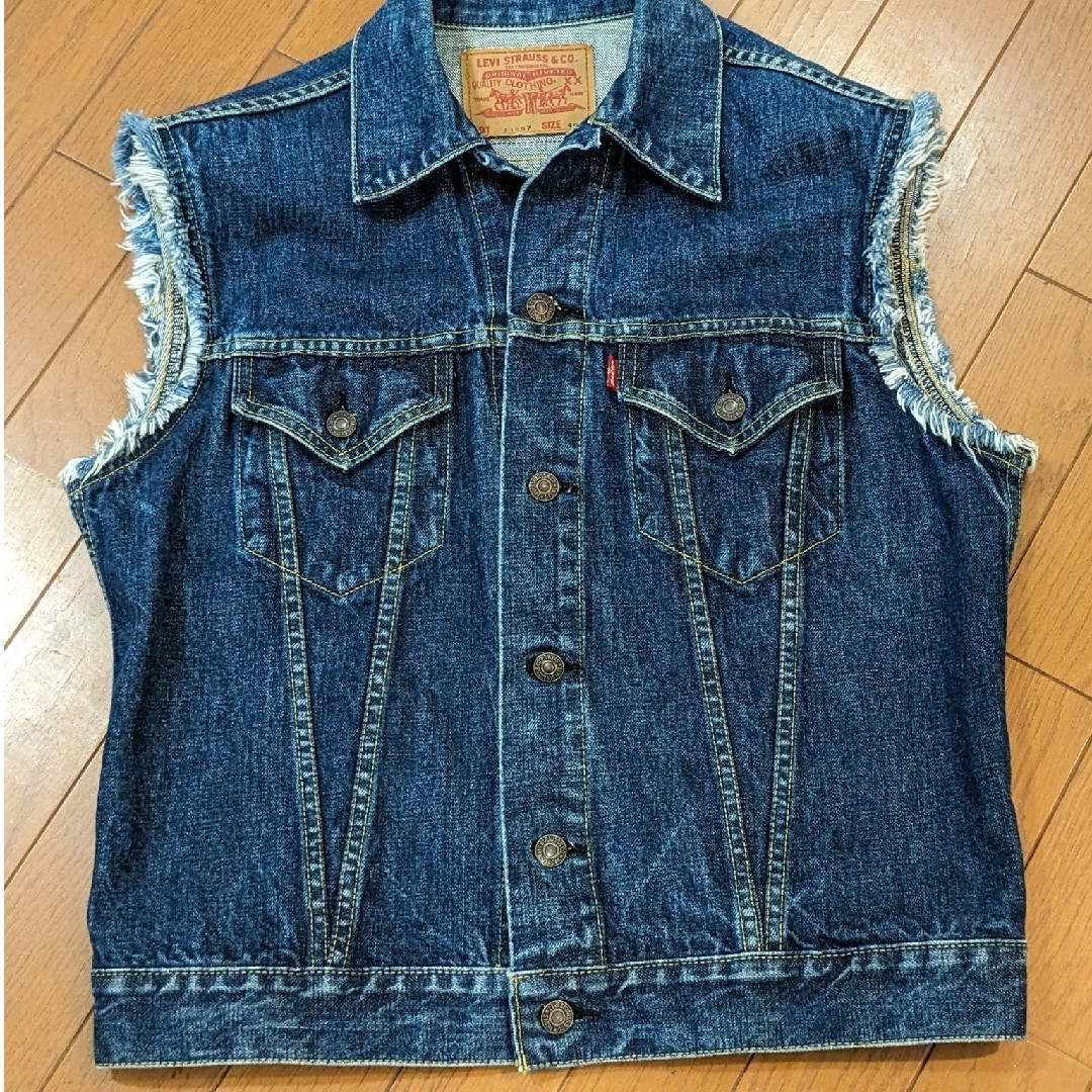 Levi's(リーバイス)のLEVI’S デニム★ベスト★バック刺繍あり★USED美品♥ メンズのトップス(ベスト)の商品写真