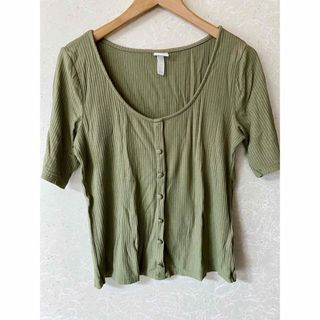 エイチアンドエム(H&M)のH&M カットソー　カーキ　L 半袖　美品(カットソー(半袖/袖なし))