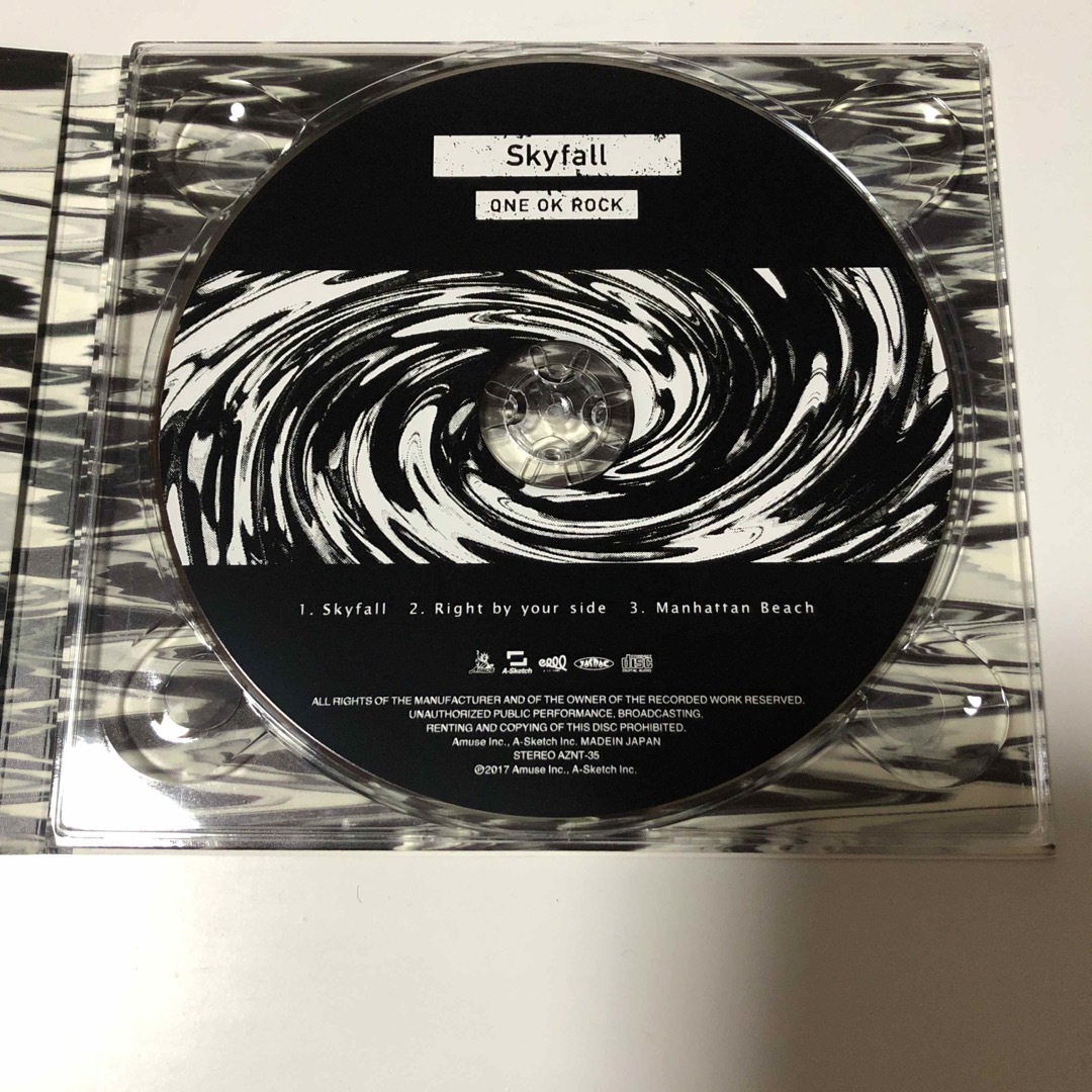 ONE OK ROCK(ワンオクロック)のONE OK ROCK ambitions LIVE限定CD エンタメ/ホビーのCD(ポップス/ロック(邦楽))の商品写真