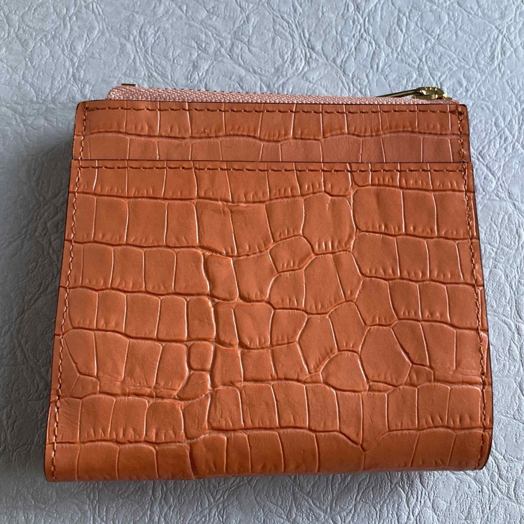 【新品】レザー 二つ折り財布 クロコ型押し レディースのファッション小物(財布)の商品写真