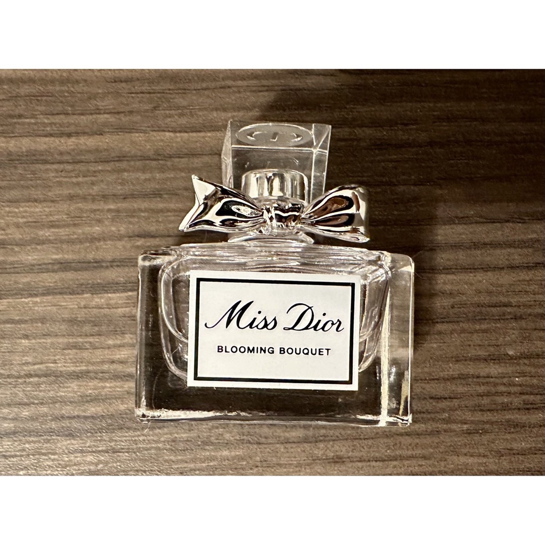 Dior(ディオール)のディオール　ベースコート・香水セット コスメ/美容のネイル(ネイルトップコート/ベースコート)の商品写真