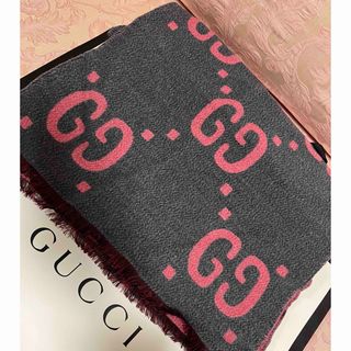 グッチ(Gucci)の【GUCCI】グッチ GG グレー ピンク マフラー(マフラー/ショール)