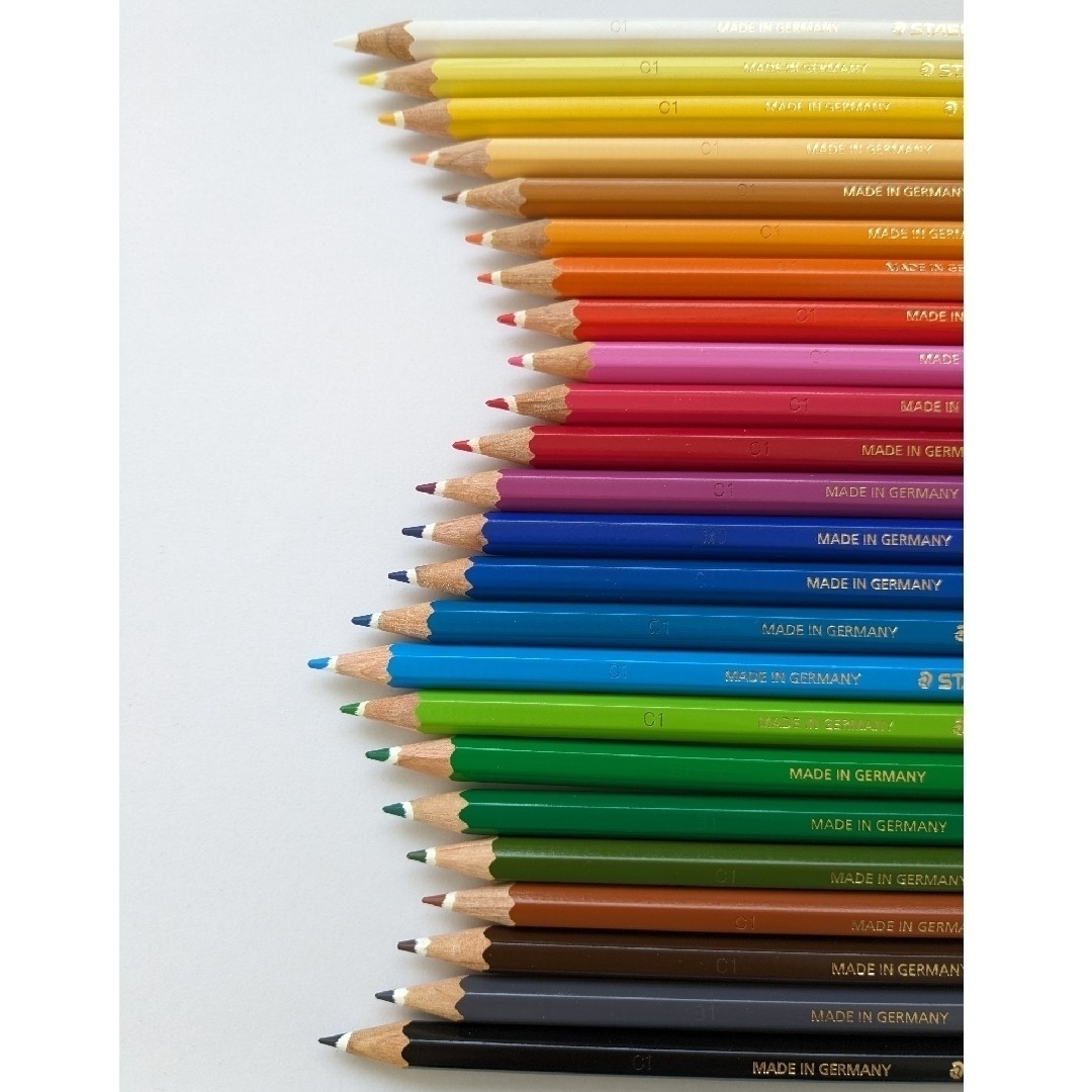STAEDTLER(ステッドラー)の色鉛筆 24色 STAEDTLER ステッドラー エンタメ/ホビーのアート用品(色鉛筆)の商品写真