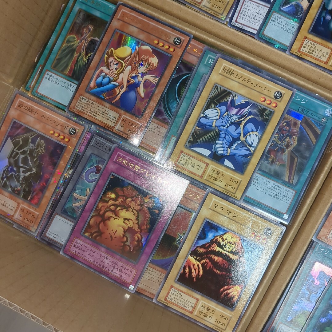 28遊戯王ダンボール6箱分まとめ売り　引退品 エンタメ/ホビーのトレーディングカード(Box/デッキ/パック)の商品写真