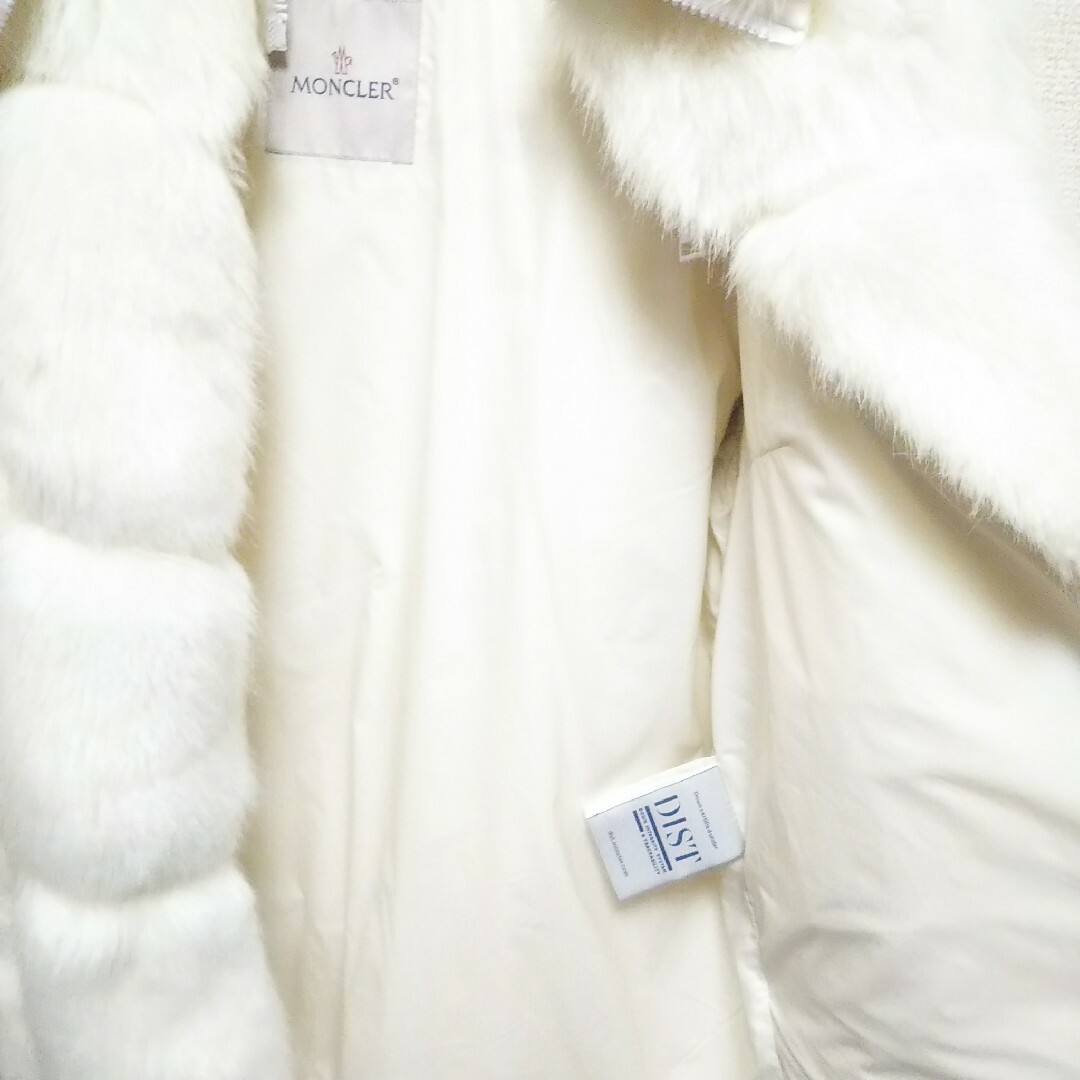 MONCLER(モンクレール)のモンクレール Epilobe フェイクファー ダウンジャケット レディース 白 レディースのジャケット/アウター(ダウンジャケット)の商品写真