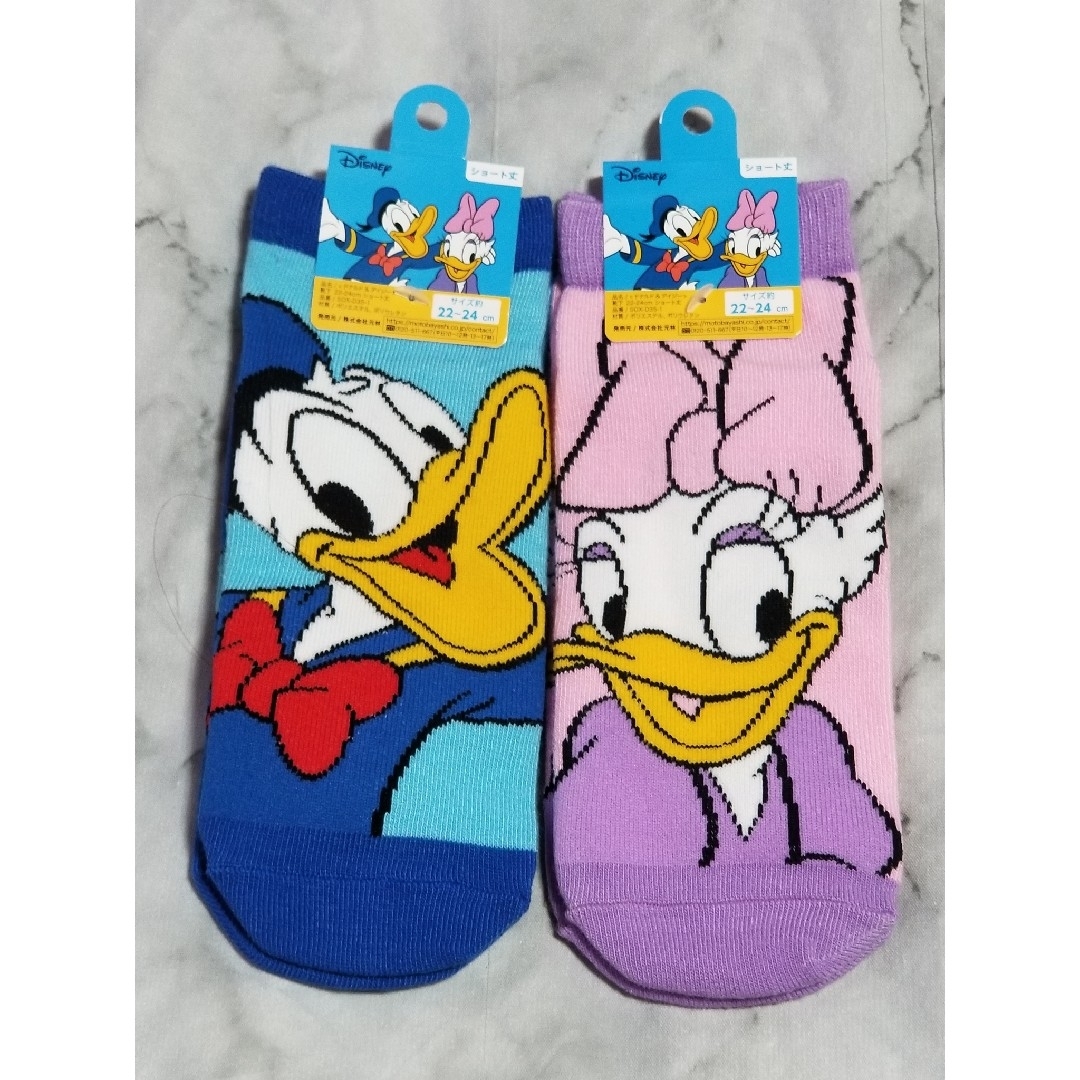 Disney(ディズニー)の靴下　ドナルド＆デイジー　2種セット　22〜24cm　ショート丈 レディースのレッグウェア(ソックス)の商品写真