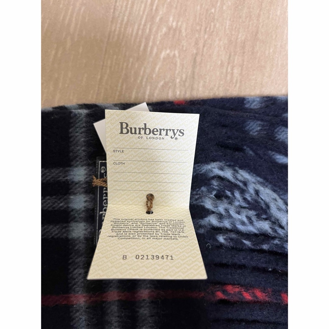 BURBERRY(バーバリー)のBURBERRY　バーバリー　マフラー　カシミア100％　タグ付き未使用品　濃紺 レディースのファッション小物(マフラー/ショール)の商品写真