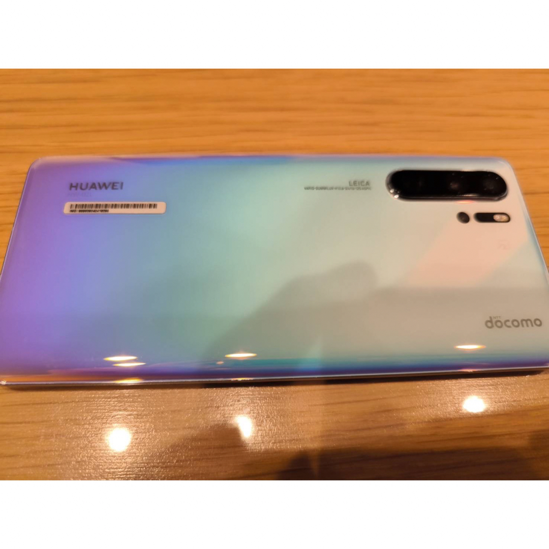 HUAWEI(ファーウェイ)のHUAWEI P30 Pro ブリージングクリスタル 128 GB docomo スマホ/家電/カメラのスマートフォン/携帯電話(スマートフォン本体)の商品写真