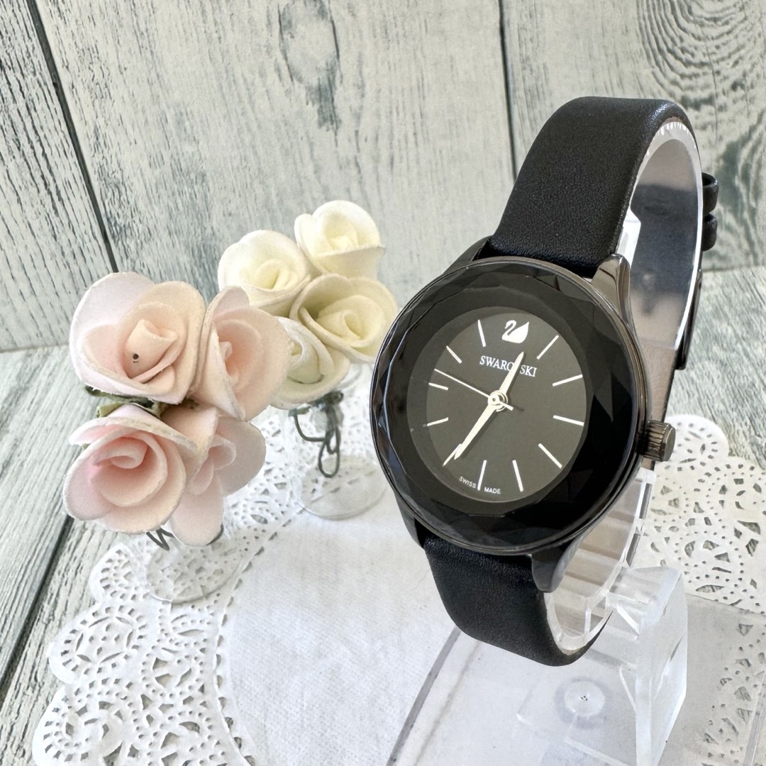 SWAROVSKI(スワロフスキー)の【希少】Swarovski  スワロフスキー 腕時計 カットガラス ブラック レディースのファッション小物(腕時計)の商品写真