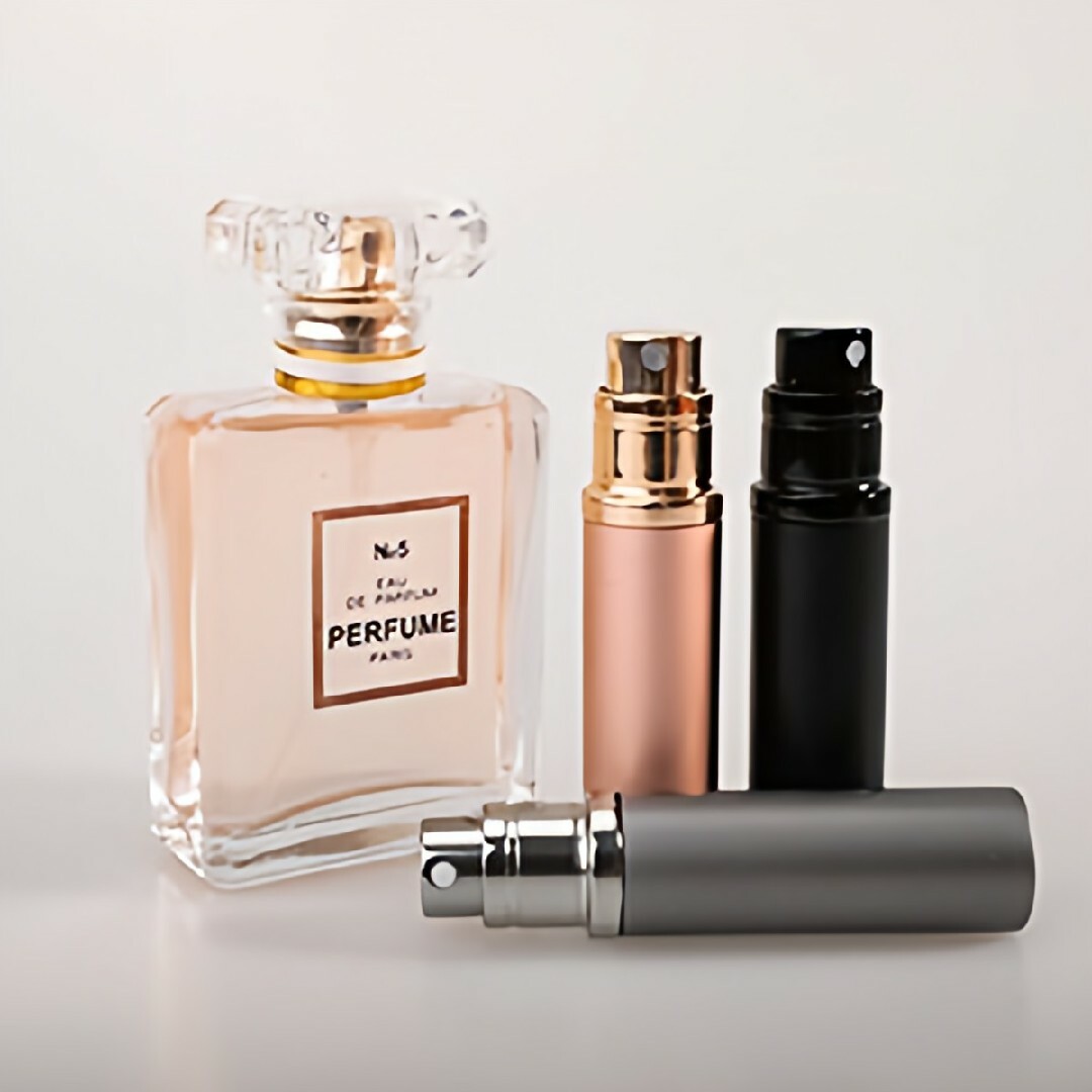 ♥お気に入りの香りをどこへでも♥アトマイザー♥ブラック 香水 詰め替え 超軽量 コスメ/美容の香水(ユニセックス)の商品写真