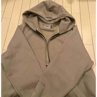 フィアオブゴッド(FEAR OF GOD)のESSENTIALS  ジップパーカー(パーカー)