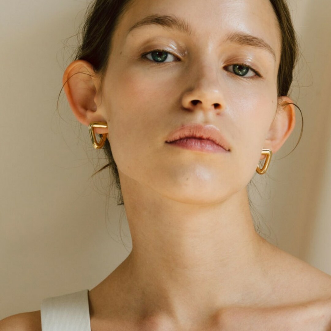 p35 triangle gold earrings レディースのアクセサリー(ピアス)の商品写真