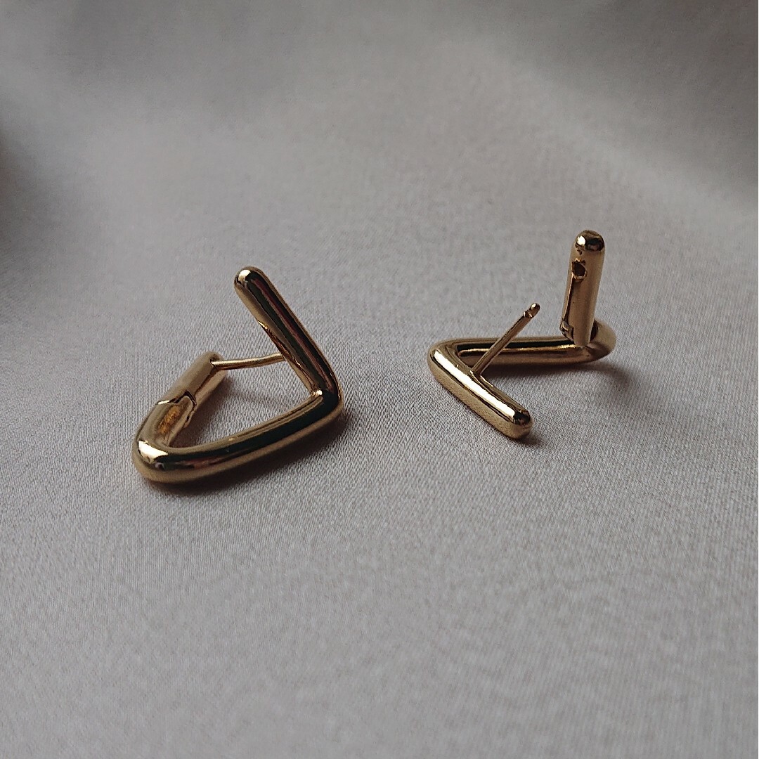 p35 triangle gold earrings レディースのアクセサリー(ピアス)の商品写真